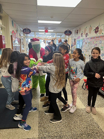 Students in the hall with the Grinch